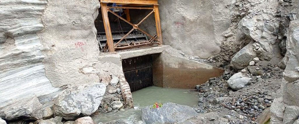 The current image has no alternative text. The file name is: Melamchi-khanepani-watter.jpg