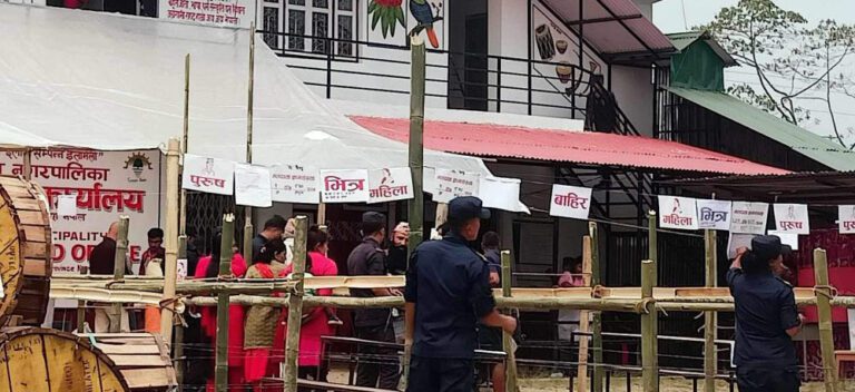 The current image has no alternative text. The file name is: voting-illam.jpg