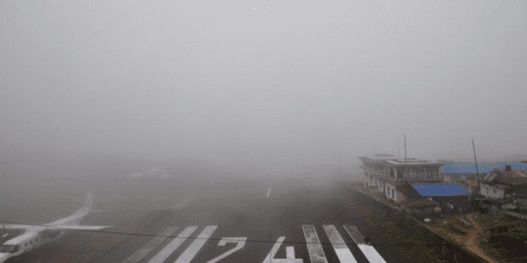 The current image has no alternative text. The file name is: lukla-airport-hussu.jpg