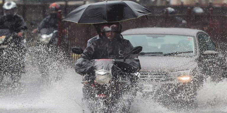 The current image has no alternative text. The file name is: ktm-rain.gif