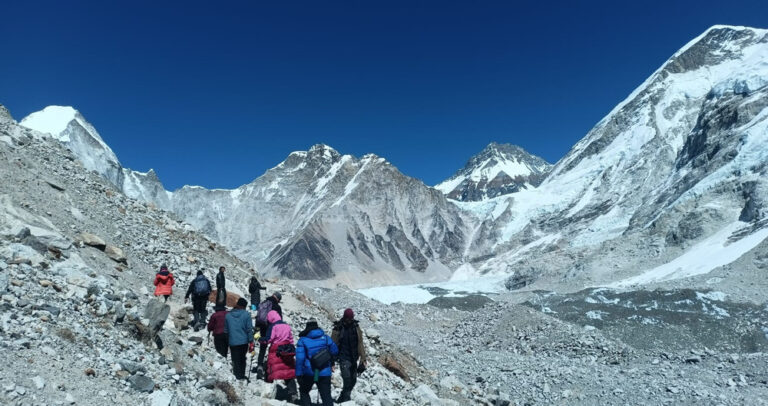 The current image has no alternative text. The file name is: Everest-photo-12.jpg