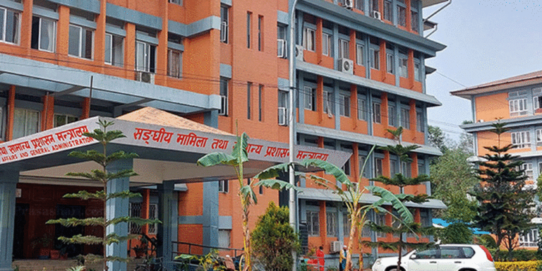 The current image has no alternative text. The file name is: saruwa.gif