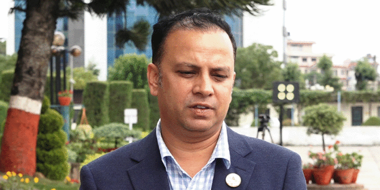 The current image has no alternative text. The file name is: manish-jha.gif