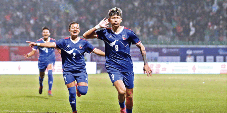 The current image has no alternative text. The file name is: football-4.gif