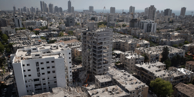 The current image has no alternative text. The file name is: isreal-iran.gif