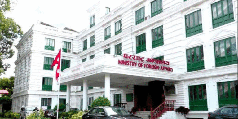 The current image has no alternative text. The file name is: Pararastra.gif