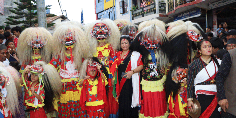 The current image has no alternative text. The file name is: lakhe.gif