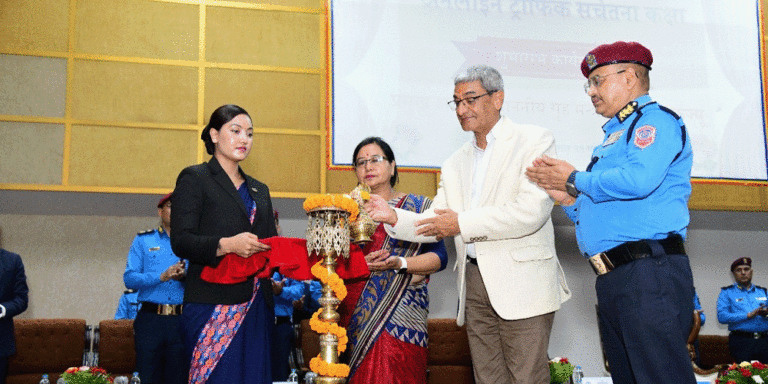 The current image has no alternative text. The file name is: lekhak.gif