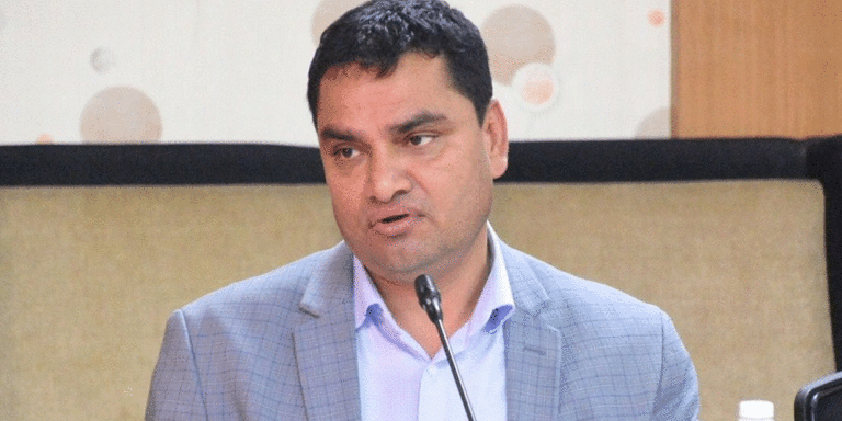 The current image has no alternative text. The file name is: pardeep-paudel-1.gif