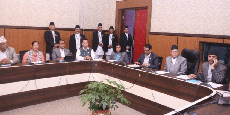 The current image has no alternative text. The file name is: sabhapati.gif