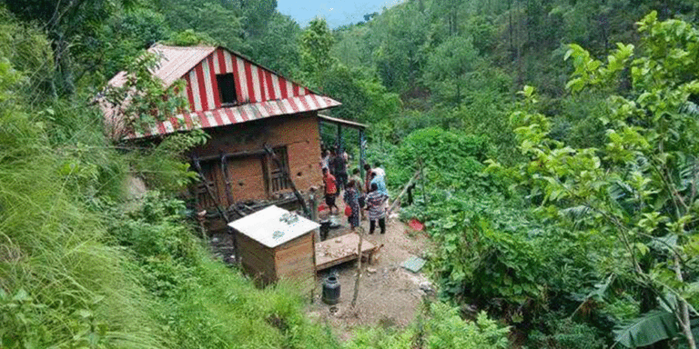 The current image has no alternative text. The file name is: sindhuli.gif