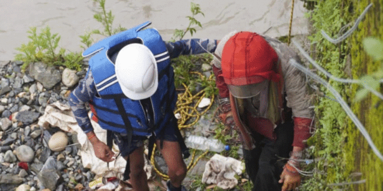 The current image has no alternative text. The file name is: uddar-1.gif