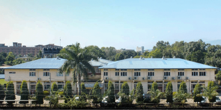 The current image has no alternative text. The file name is: eye-hospital.gif