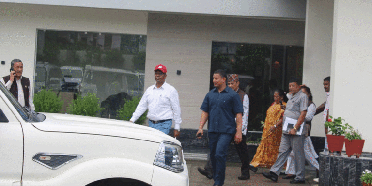 The current image has no alternative text. The file name is: karnali-1.gif