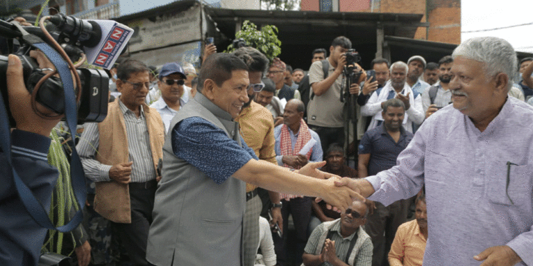 The current image has no alternative text. The file name is: narayan-kagi-1.gif