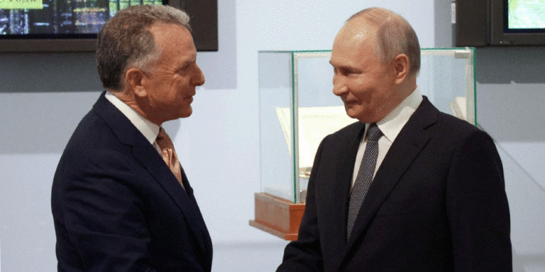 The current image has no alternative text. The file name is: russa.gif