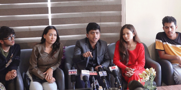 The current image has no alternative text. The file name is: dahal.gif