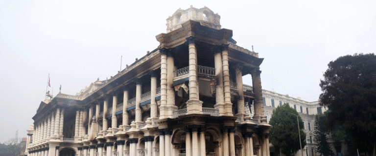 The current image has no alternative text. The file name is: darbar-1.gif