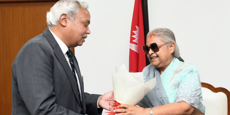 The current image has no alternative text. The file name is: nepal-india.gif