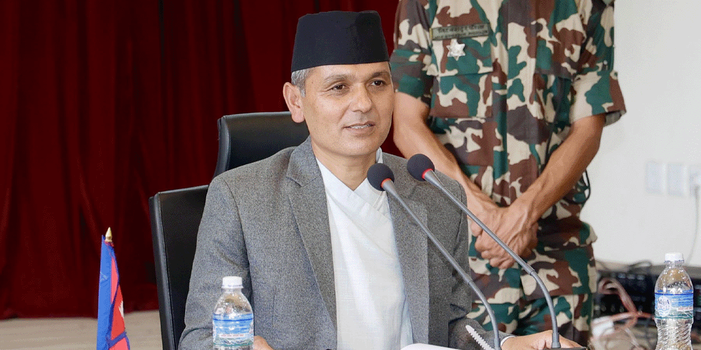 कर्मचारीलाई न्यायको अनुभूति दिलाउने गरी काम गर्न गृहमन्त्रीको निर्देशन