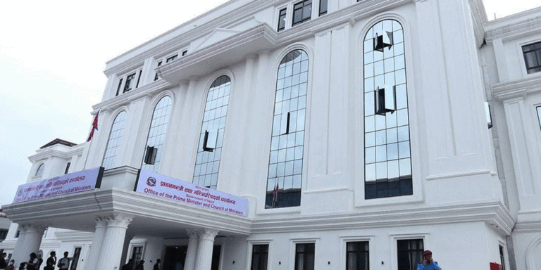 The current image has no alternative text. The file name is: pm-office-1.gif