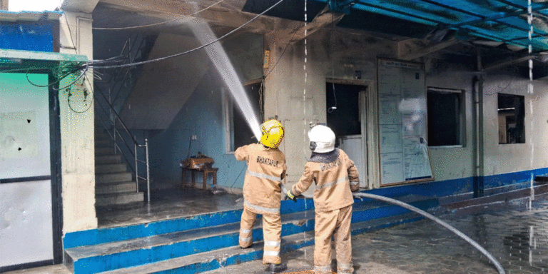 The current image has no alternative text. The file name is: police-office.gif