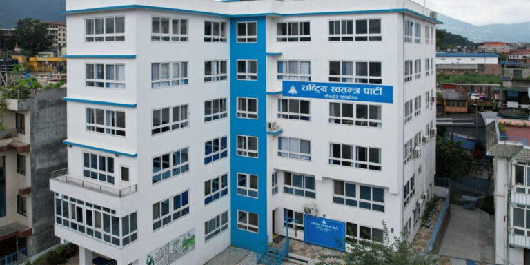 The current image has no alternative text. The file name is: raswopa-raswapa-office.jpg