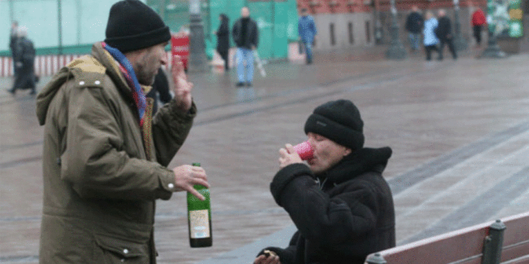 The current image has no alternative text. The file name is: russa.gif