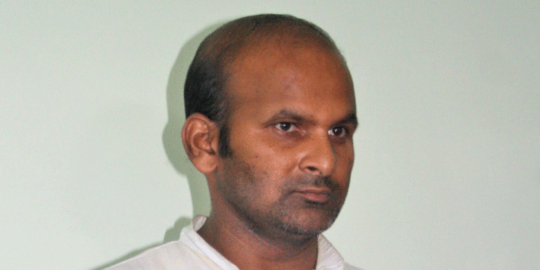The current image has no alternative text. The file name is: snajaya.gif