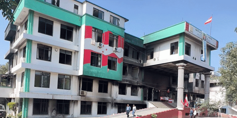 The current image has no alternative text. The file name is: Congress-2.gif