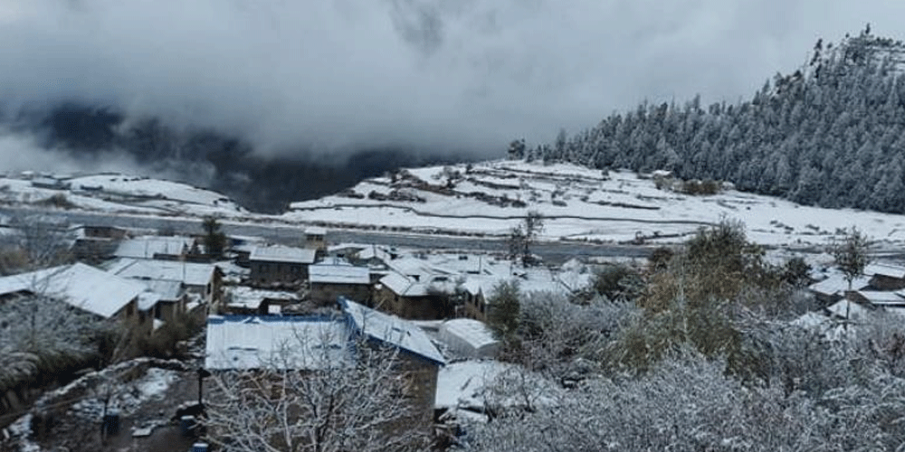 असोजमै हिमपात : स्थानीय के भन्छन् ? - www.drishtinews.com