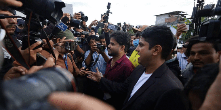 The current image has no alternative text. The file name is: akhil.gif