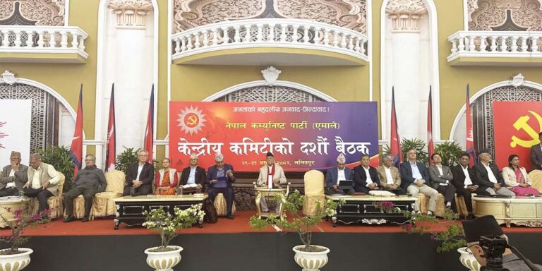 The current image has no alternative text. The file name is: amale-kedriya-baithak.jpg