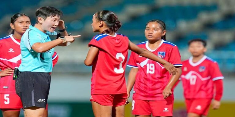 The current image has no alternative text. The file name is: footballu-17.jpg