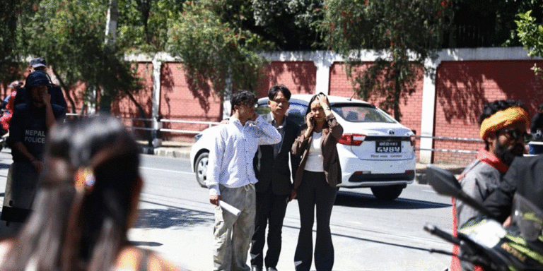 The current image has no alternative text. The file name is: genz-2.gif