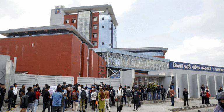 The current image has no alternative text. The file name is: parharipariar.gif