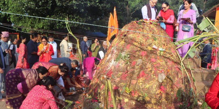 The current image has no alternative text. The file name is: puja.jpg