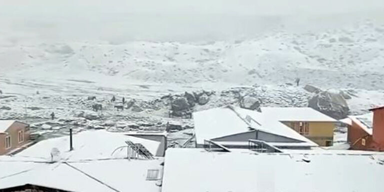 The current image has no alternative text. The file name is: snow.jpg