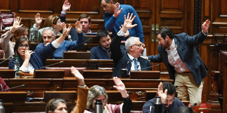 The current image has no alternative text. The file name is: urughbuy.gif