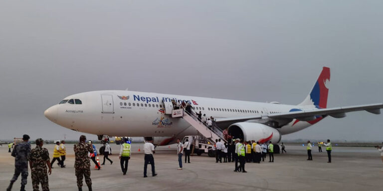 The current image has no alternative text. The file name is: airport.jpg