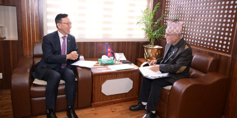 The current image has no alternative text. The file name is: arthamantri.jpg