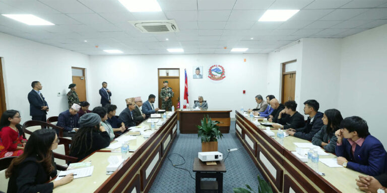 The current image has no alternative text. The file name is: meeting.jpg