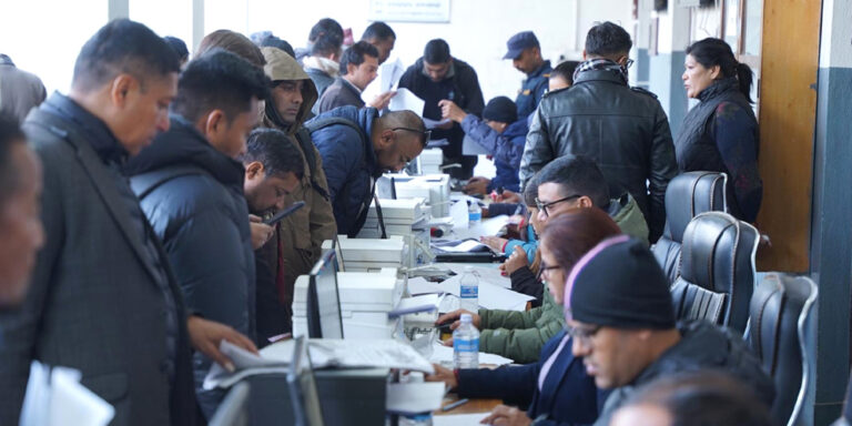 The current image has no alternative text. The file name is: elecrion.jpg