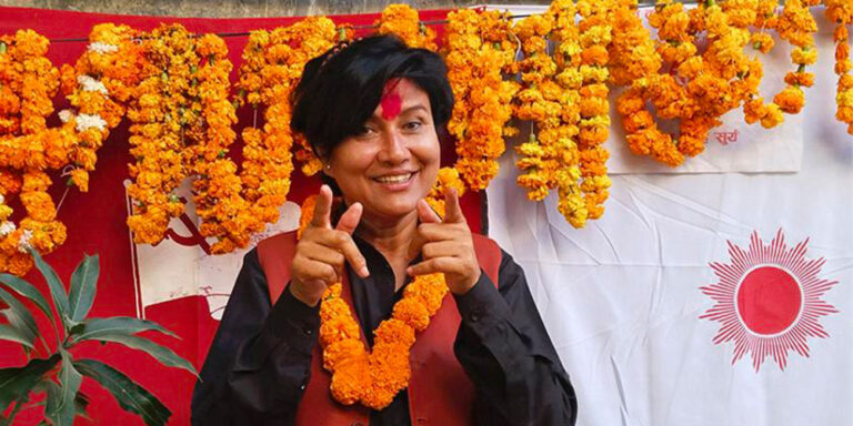 The current image has no alternative text. The file name is: komal-oli.jpg