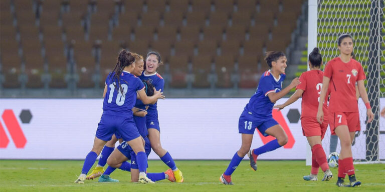 The current image has no alternative text. The file name is: mahila-football.jpg