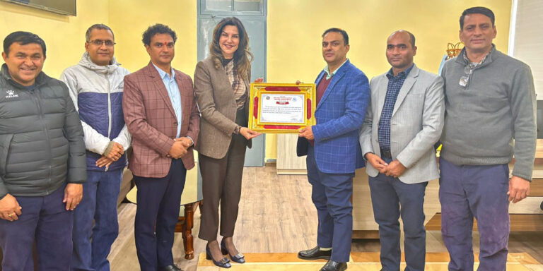 The current image has no alternative text. The file name is: naiva.jpg