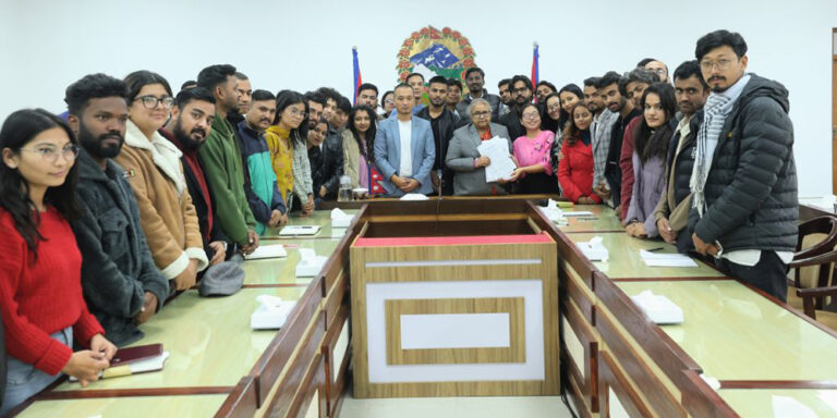 The current image has no alternative text. The file name is: pm-Genz-1024x511-1.jpg