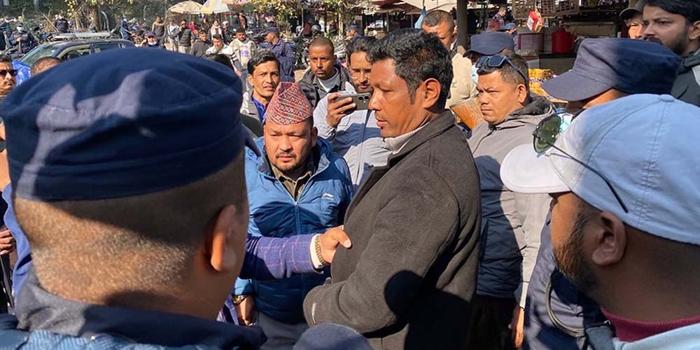 एमालेको मतदानस्थलबाट एक जना पक्राउ