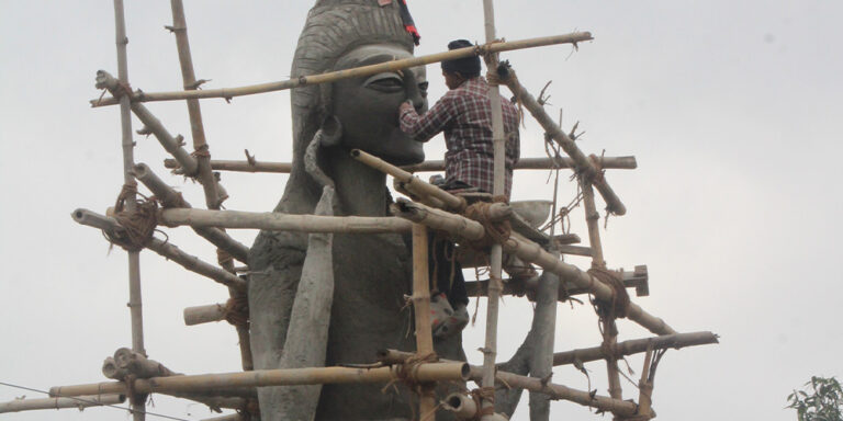 The current image has no alternative text. The file name is: shiva-murti.jpg