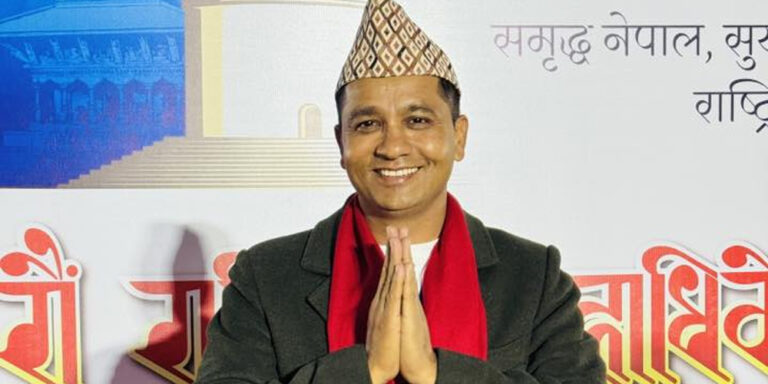 The current image has no alternative text. The file name is: yan-mahar.jpg